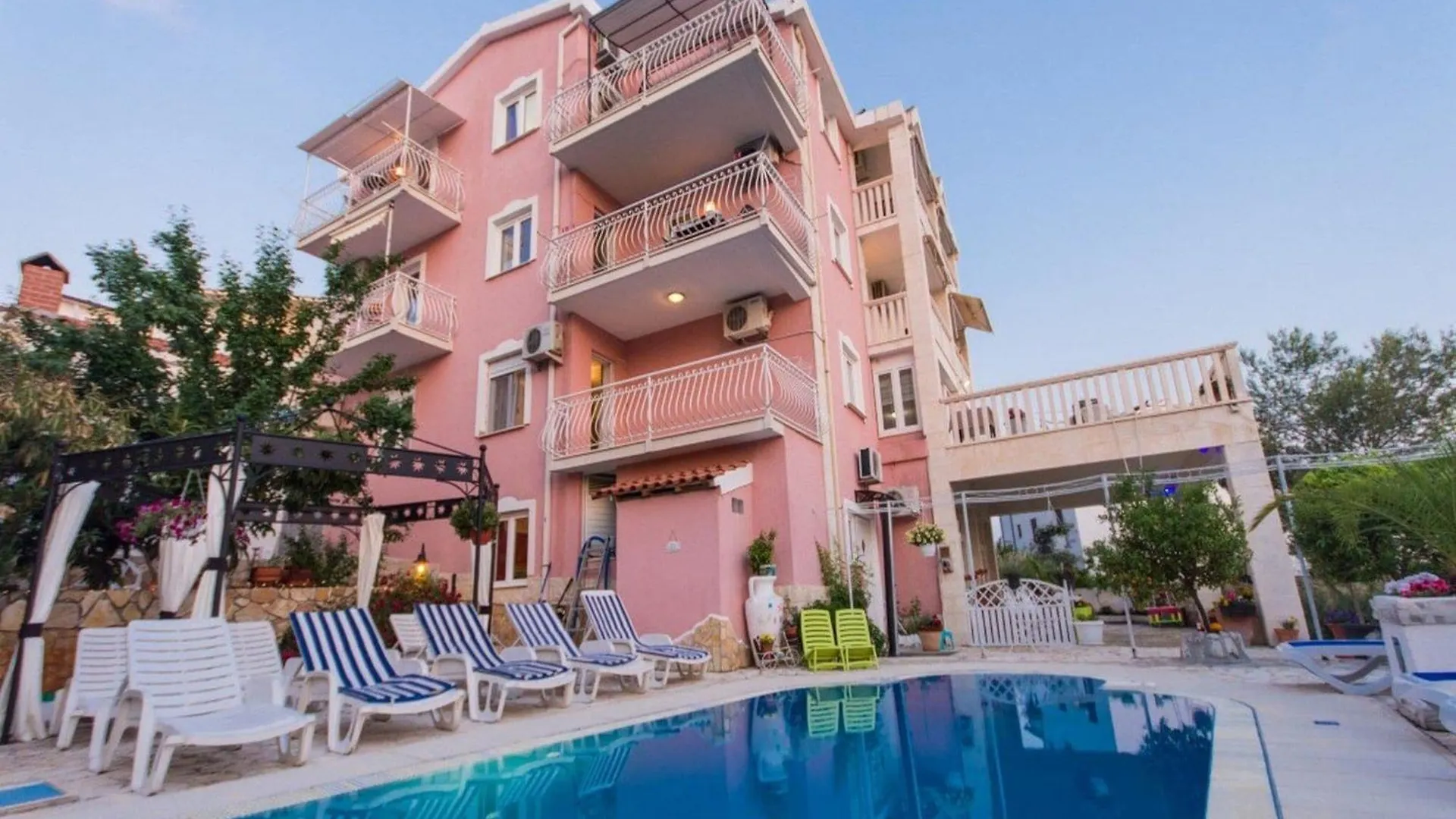 Villa Stil - Two Bedroom Apartment With Terrace And Sea View Premium Trogir